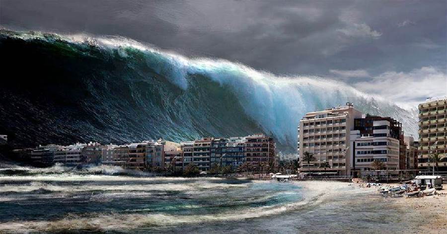 如果50米高的海嘯來襲，是跑向內陸好，還是迎面紮進水裡好？