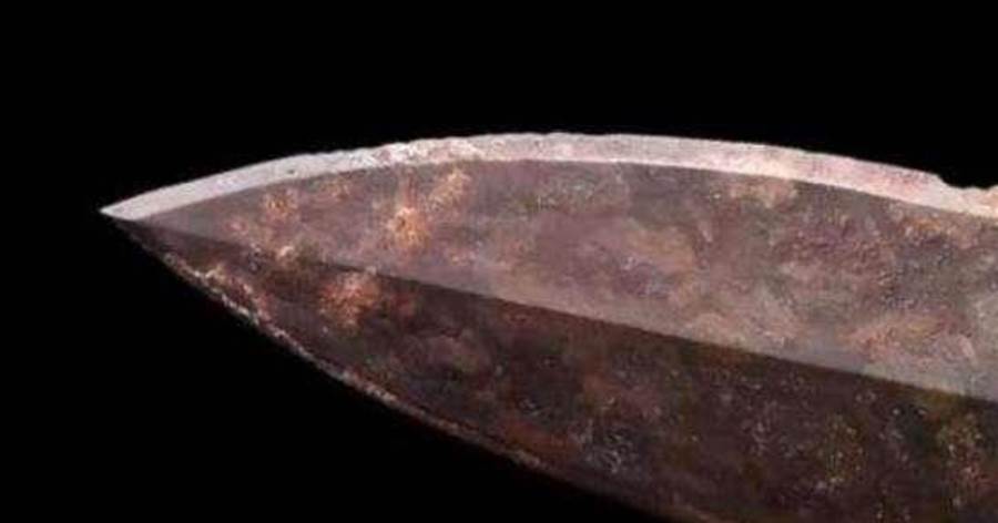 小夥帶一把2500年前的古劍鑒寶，削鐵如泥，專家：快上交吧