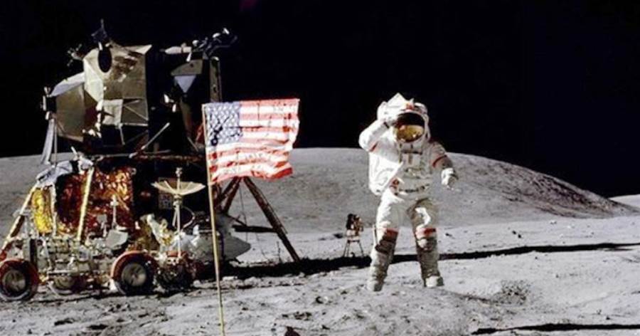 52年前美國阿波羅登月是騙局嗎？科學家發現新證據，就在月球軌道